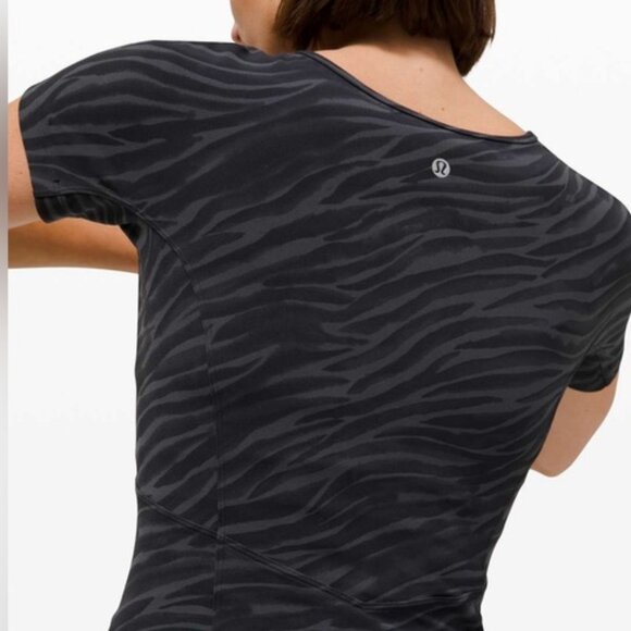 lululemon Nulu Cropped Slim Yoga Short Sleeve - Picture 2 of 11